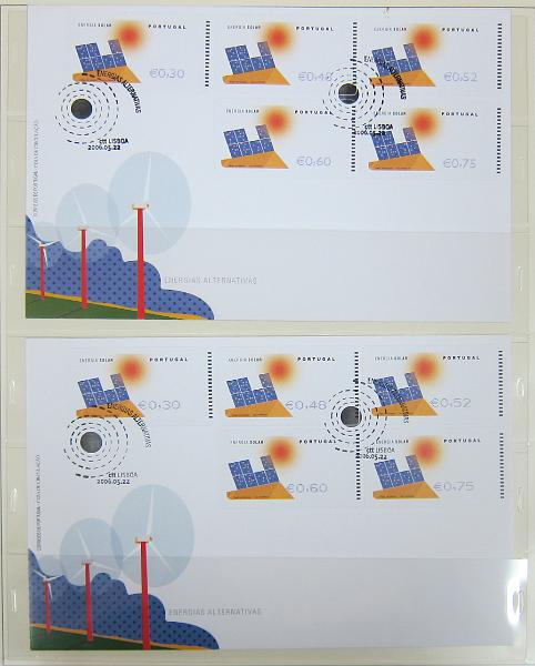 0265 (197).jpg -     Lote:    265      Colecção Especializada - Etiquetas      Lotes Especiais       Descrição:      1981/2010 &mdash; Etiquetas.   Coleção composta por 12 álbuns com etiquetas desde percursoras e Framas até 2010, com provas, erros, FDC's, etiquetas novas e usadas, sobrescritos circulados, variedades de impressão e papéis. Importante estudo. Lote a ver.        Lote ETQ       Valor Base:     &euro; 3000,00     Valor Venda:     &euro;      